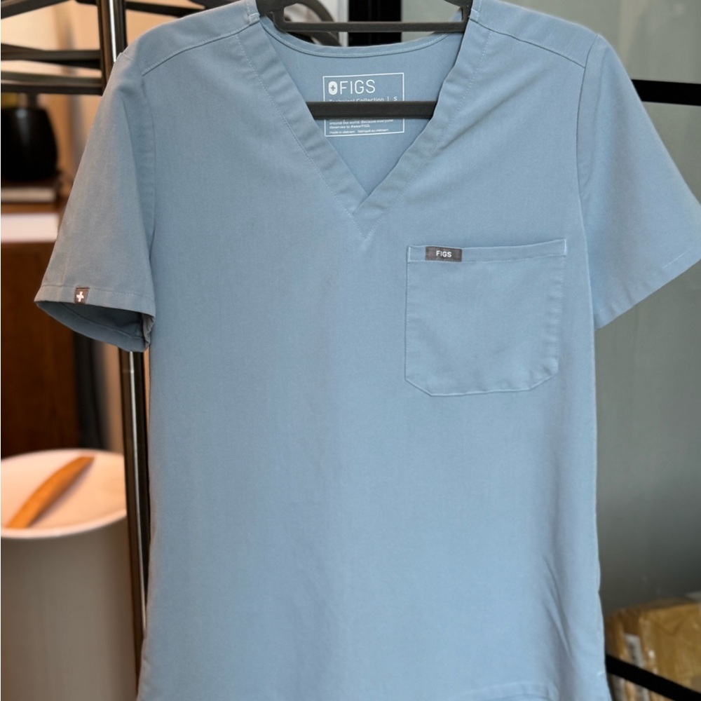 Women’s FIGS Catarina “Dusty Blue” Scrub Top- Small